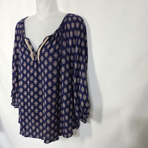 Fun2Fun Womens Blouse Medium Blue Floral 3/4 Sleeve Curved Hem Lattice V Neck - Picture 5 of 9